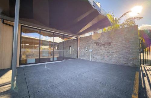 Epsom Apartment | Epsom Elegance Retreat 2-Bedroom Haven