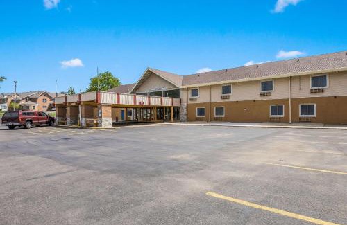 Rockford Hotel | Comfortable Stay at Equality Inn with Hot Tub & Breakfast