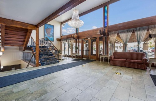 Rockford Hotel | Comfortable Stay at Equality Inn with Hot Tub & Breakfast