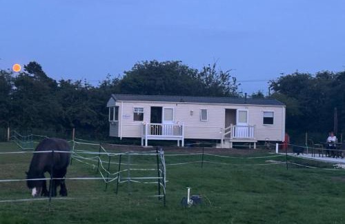 Mablethorpe House | Equestrian Retreat - Sleeps 6 & Bbq