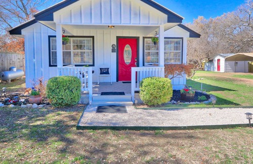 Johnson City House | Equilibrium - Close to wineries with Hot tub!