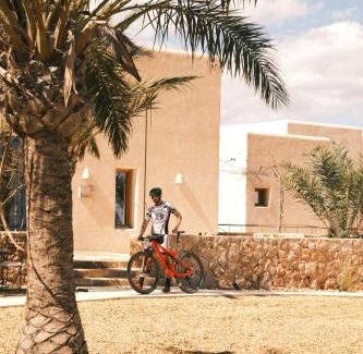 Gafares Hotel | Discover EQUILICUÁ: Oceanfront Bliss with Pool Access