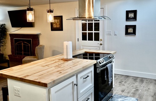Metzger House | Comfortable Home with Kitchen & Pet-Friendly Amenities