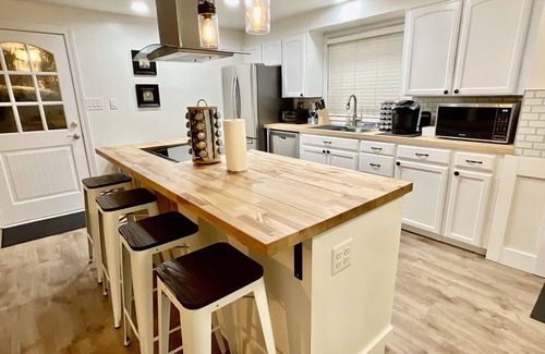 Metzger House | Comfortable Home with Kitchen & Pet-Friendly Amenities