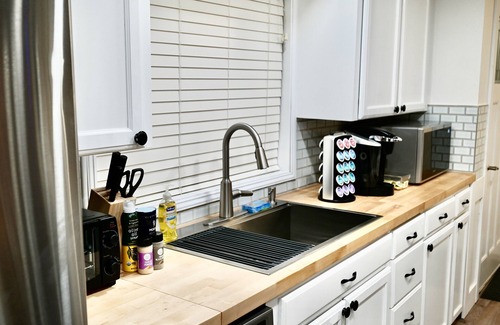 Metzger House | Comfortable Home with Kitchen & Pet-Friendly Amenities