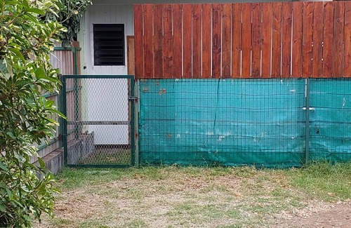 Punaauia House | Equipped studio with pet-friendly garden area close to foodtruck for dinner.