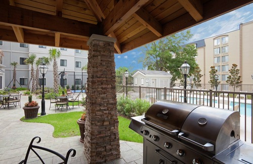 Lafayette Condo | Equipped Suite with Breakfast, Pool & Hot Tub Access
