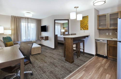 Columbia Condo | Premier Suite Near University of Missouri with Free Breakfast
