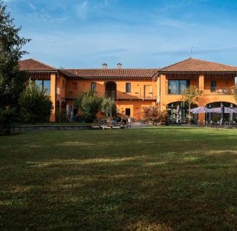 Cazzago Brabbia Hotel | Discover Equirelais: Pet-Friendly Stay with High Ratings