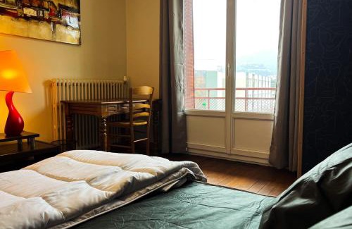 Quartier Capuche-Allies Apartment | Bright and Cozy T4 with Scenic Views - Pet Friendly Stay