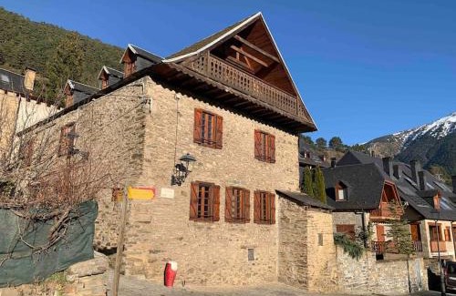 Mont House | Experience Comfort at La Antigua Rectoría, 4-Star Family Haven