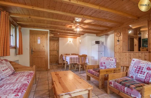 Le Raffort House | ERABLE - Convenient Access to Ski Slopes & Family Amenities