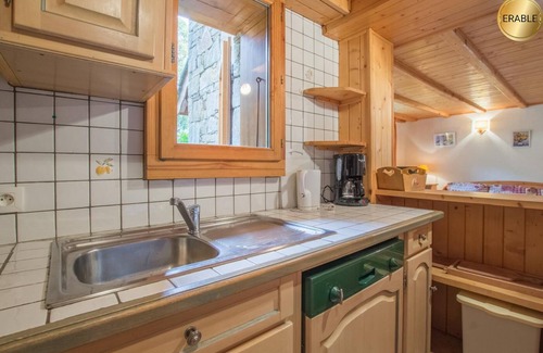 Le Raffort House | ERABLE - Convenient Access to Ski Slopes & Family Amenities