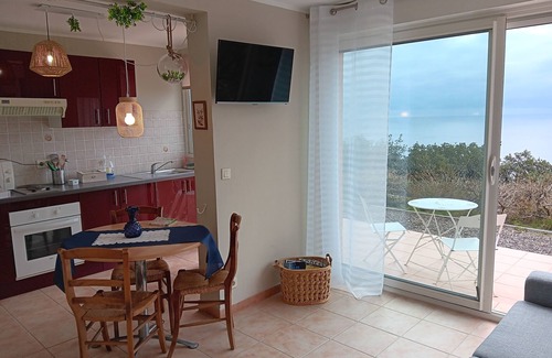 Mausoleo Apartment | Erbalunga: A Serene Escape by the Sea with Family Amenities