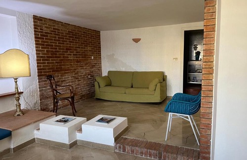 Pizzolungo Apartment | Oceanfront Retreat at Ercole Home with Family-Friendly Perks