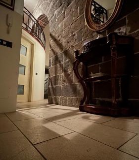 Sessa Aurunca Apartment | Elegant Ercole Flat: 4-Star Stay with Breakfast & Hot Tub