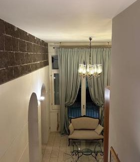 Sessa Aurunca Apartment | Elegant Ercole Flat: 4-Star Stay with Breakfast & Hot Tub