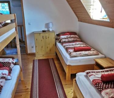 Kehidakustany House | Child-Friendly Retreat at Erdőszélén Házikó Vendégház