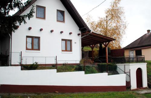 Bukkszek Apartment | Child-Friendly Escape at Erdőszéli Házikó Vendégház