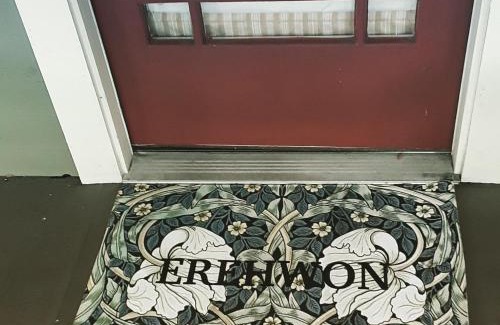 Seminole Heights House | Elegant EREHWON RETREAT with Ocean View & Breakfast