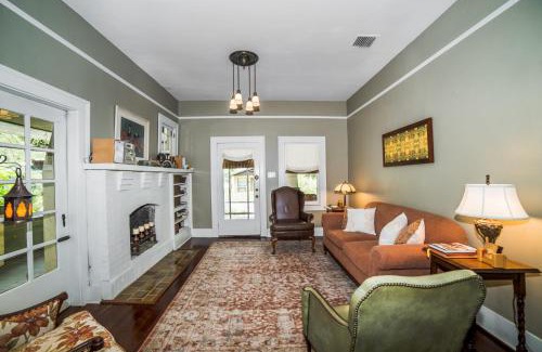 Seminole Heights House | Elegant EREHWON RETREAT with Ocean View & Breakfast