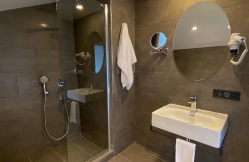 Topkapi Hotel | Discover Eresin Hotels Express: Family-Friendly with Pool