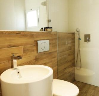 Tze'elim Hotel | Discover Eretz Zeelim: Family-Friendly with Pool & Hot Tub