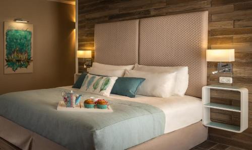 Tze'elim Hotel | Discover Eretz Zeelim: Family-Friendly with Pool & Hot Tub