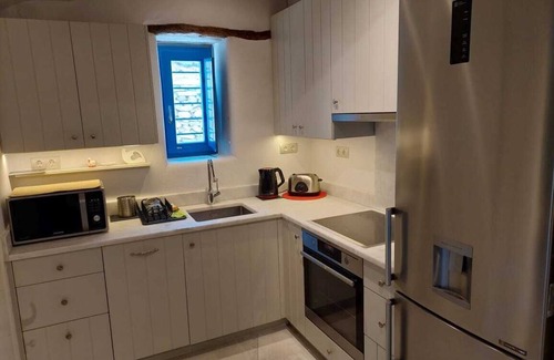 Parikia House | Guest Rated: Eric's Retreat with Sunset Views & Breakfast