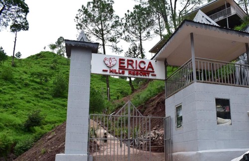 Kumarhatti Hotel | Erica Hills Resort: Family-Friendly Getaway with Breakfast