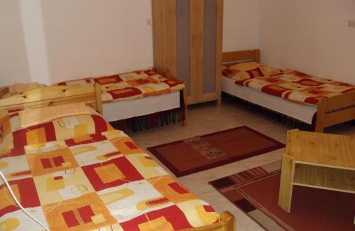 Lagymanyos Apartment | Comfortable Erik Apartments: Pet & Child Friendly Stay