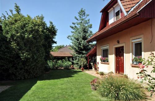 Gyula Apartment | Erika Apartmanház: Guest Rated 9.2 with Family-Friendly Amenities