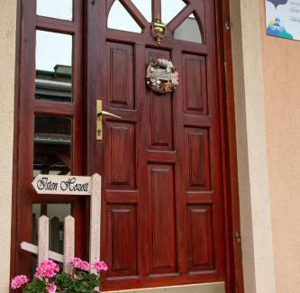 Gyula Apartment | Erika Apartmanház: Guest Rated 9.2 with Family-Friendly Amenities