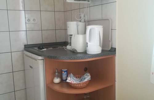 Heviz Apartment | Erika Apartmanházak: Family-Friendly Retreat with Spa & Pool