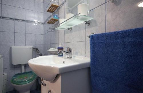 Gyula Apartment | Top-Rated Erika Mini Apartman with Oceanfront Views