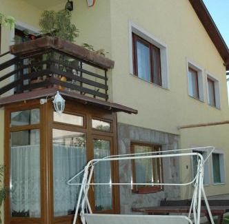 Szentendrei House | Child-Friendly Getaway at Erika Vendégház - Rated 8.5/10