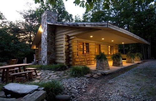 Cherokee Cabin | Erikas Dream: Handcrafted Log Cabin with Spa & River Views