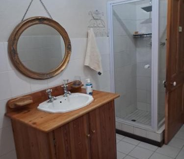 Okhahlamba House | Erin Guesthouse & B&B: 4-Star Stay with Pool Access