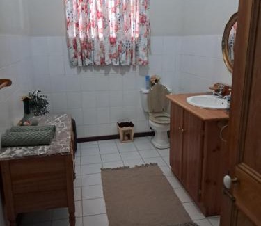 Okhahlamba House | Erin Guesthouse & B&B: 4-Star Stay with Pool Access