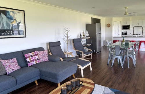 Hazeldean House | Discover Erinvale Somerset Dam: Guest Rated 9.8, Lake Views