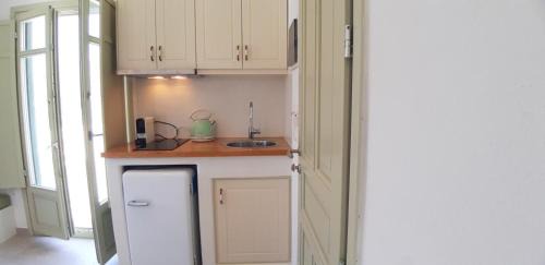Aegiali House | Pet Friendly Erisimo: Oceanfront Retreat with Great Ratings