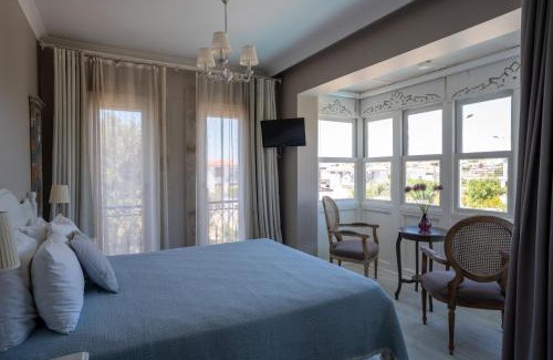 Alacati Hotel | Tranquil Eritrina Alacati: Oceanfront Pool & Dining Awaits