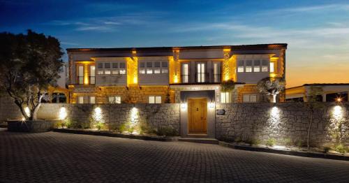 Alacati Hotel | Tranquil Eritrina Alacati: Oceanfront Pool & Dining Awaits