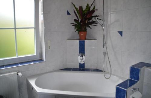 Arnbruck House | Discover Erlebnispension Zum Wanderer Sepp: Pet-Friendly Retreat