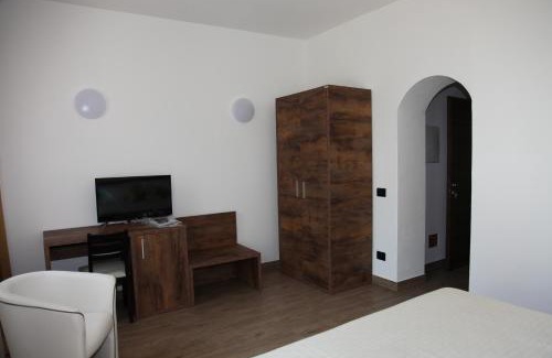 Falcone Bed & Breakfast | Family-Friendly Ermes B&B with Kitchen Amenities, Rated 9/10