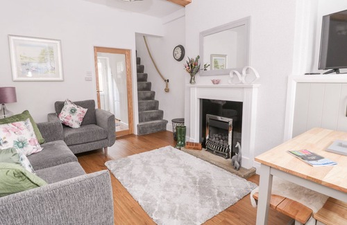 Skipton Cottage | Relax at Ermysted's Cottage with Garden in Skipton