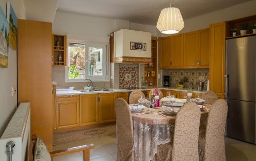Kalo Chorio Apartment | Experience Erofili's House: Outstanding Oceanfront Escape