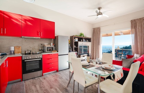 Gimari Apartment | Guest Rated 10/10: Eros Sea View with Oceanfront Pool