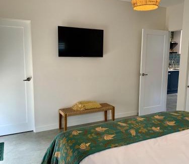 Erowal Bay Villa | Experience Erowal Bay Guesthouse with Oceanfront Views