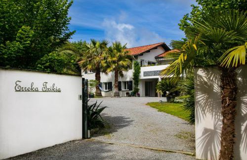 Behobie Bed & Breakfast | Erreka Txikia: Oceanfront Escape with Unmatched Amenities